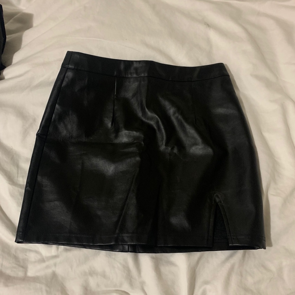LULU’S LEATHER MINI SKIRT